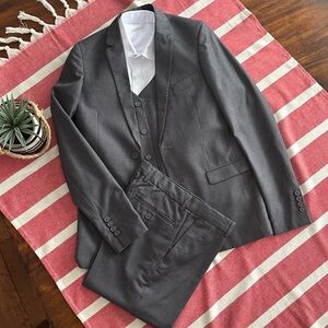 Boy’s 4pcs Suit Grey Sz 14 Slim